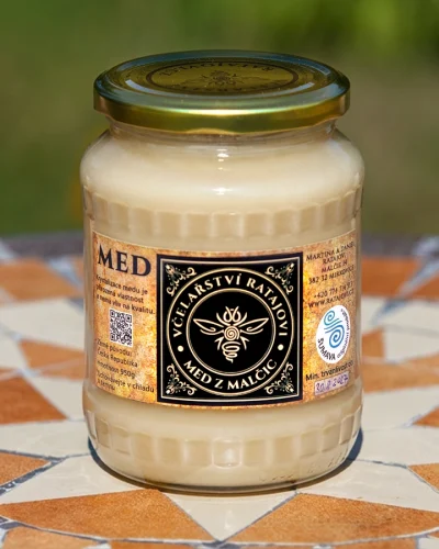 Med pastovaný - včelařství Ratajovi